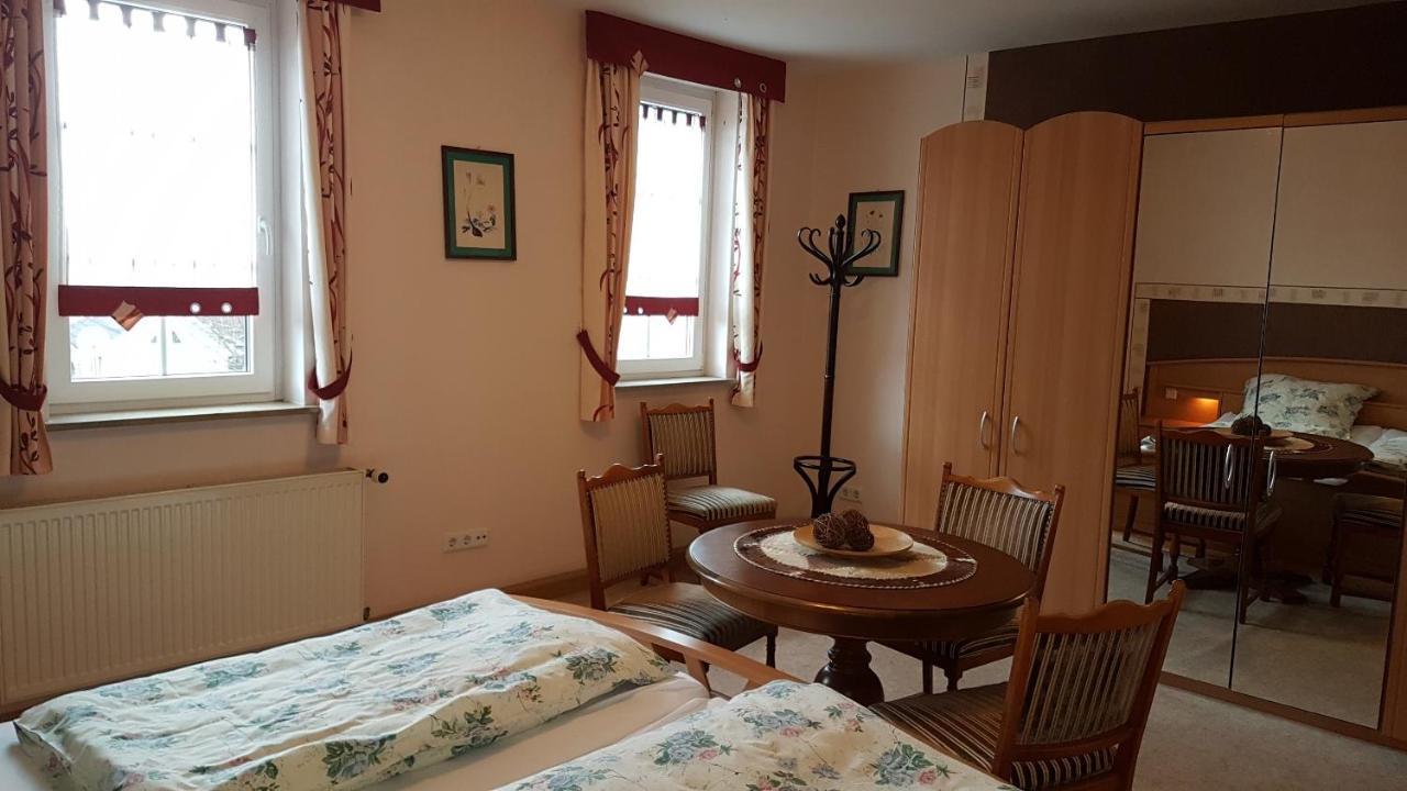 Landgasthof "Zur Linde" Irmelshausen Екстериор снимка